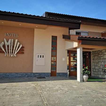 Hotel Smuk Semic Extérieur photo