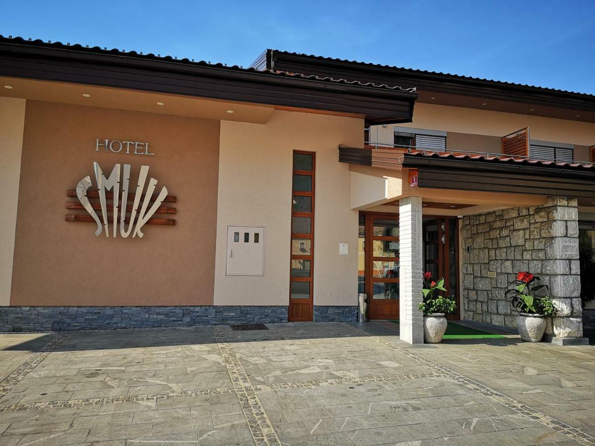Hotel Smuk Semic Extérieur photo