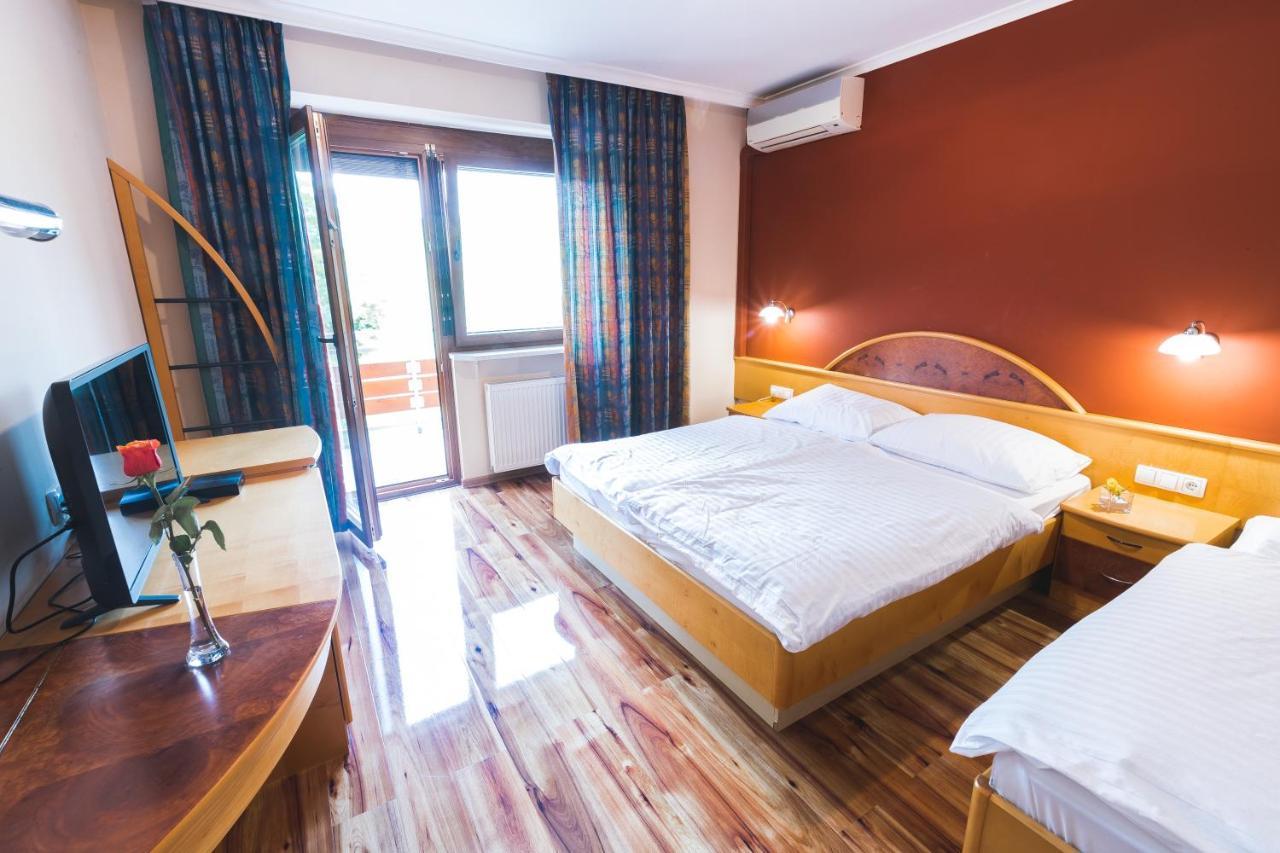 Hotel Smuk Semic Extérieur photo
