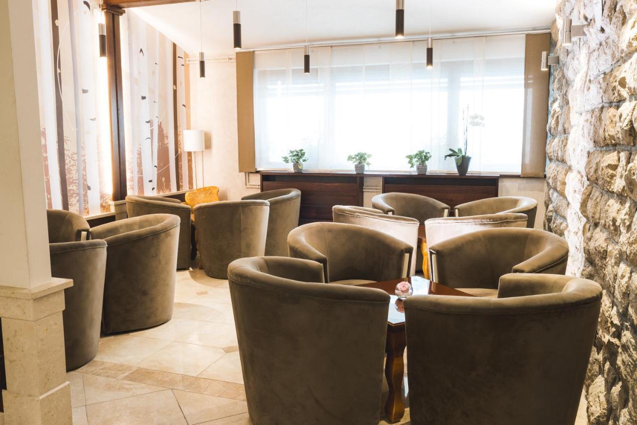 Hotel Smuk Semic Extérieur photo